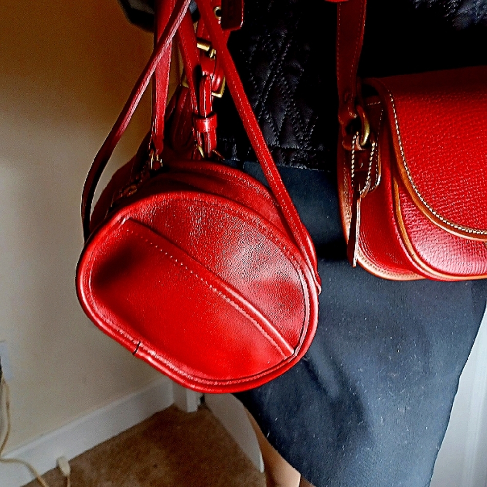 ADVERTISEMENT:@lorac2015 SELLING VINTAGE COACH RED BAGS - Picture 6 of 10